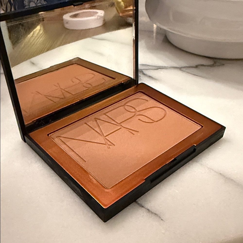 NARS
Laguna Bronzing Powder - Picture 5 of 5